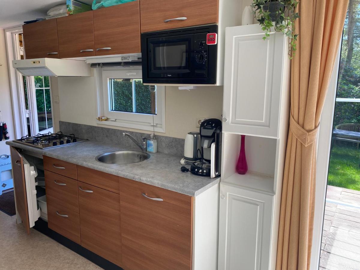 Ruim Privacyvol Chalet Met Overdekt Terras Ermelo Exterior foto